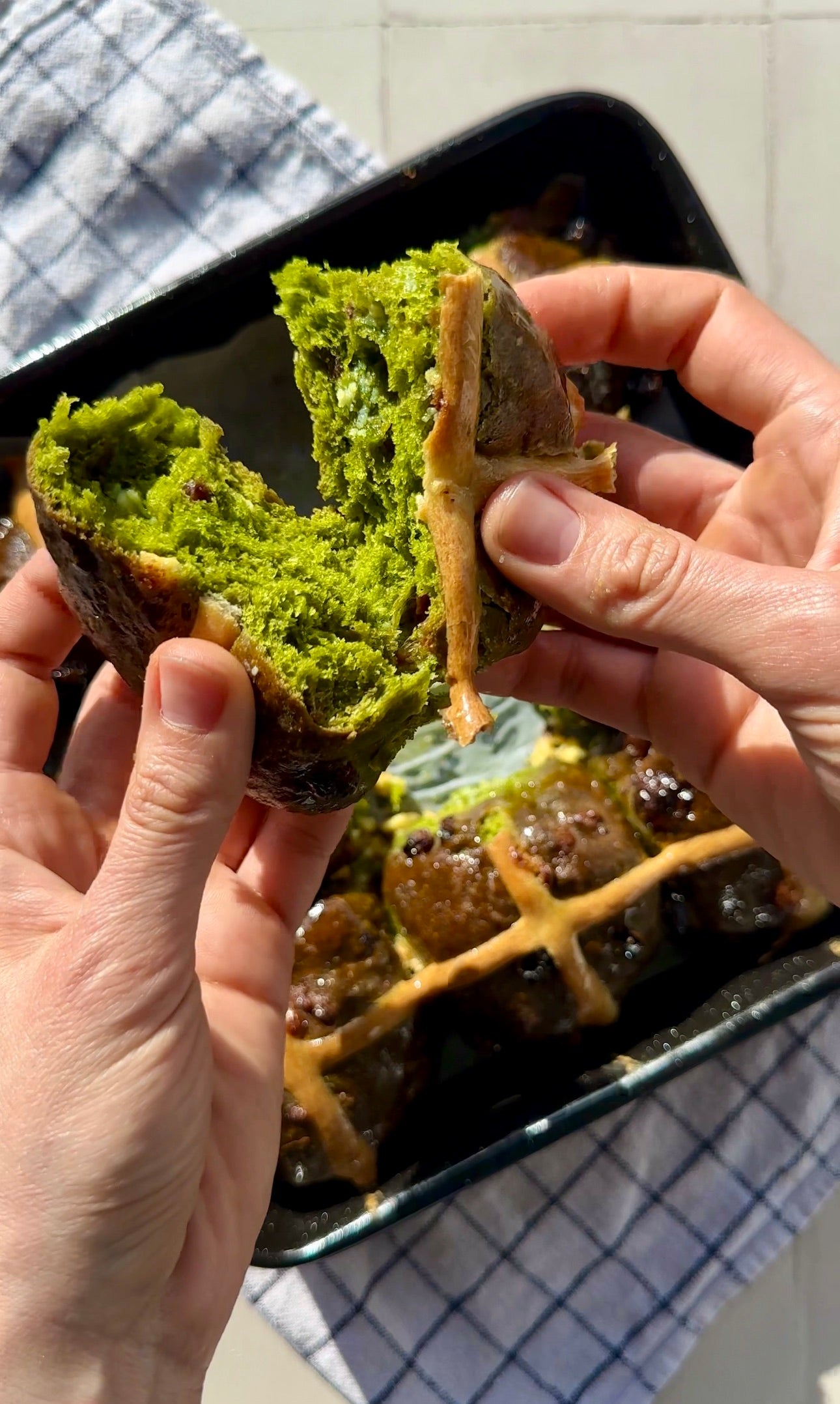 MATCHA HOT CROSS BUNS